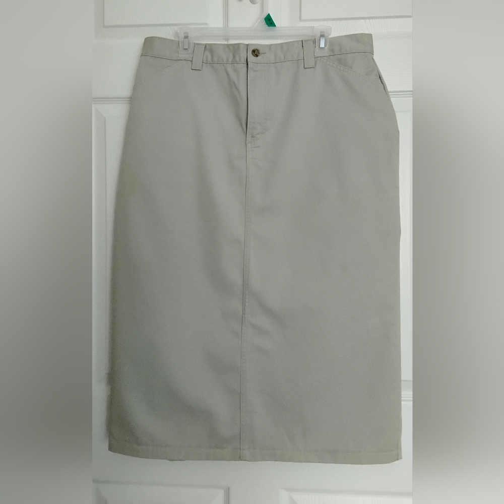 Classic Women's Riders Casual Knee-Length Straight Skirt in Khaki